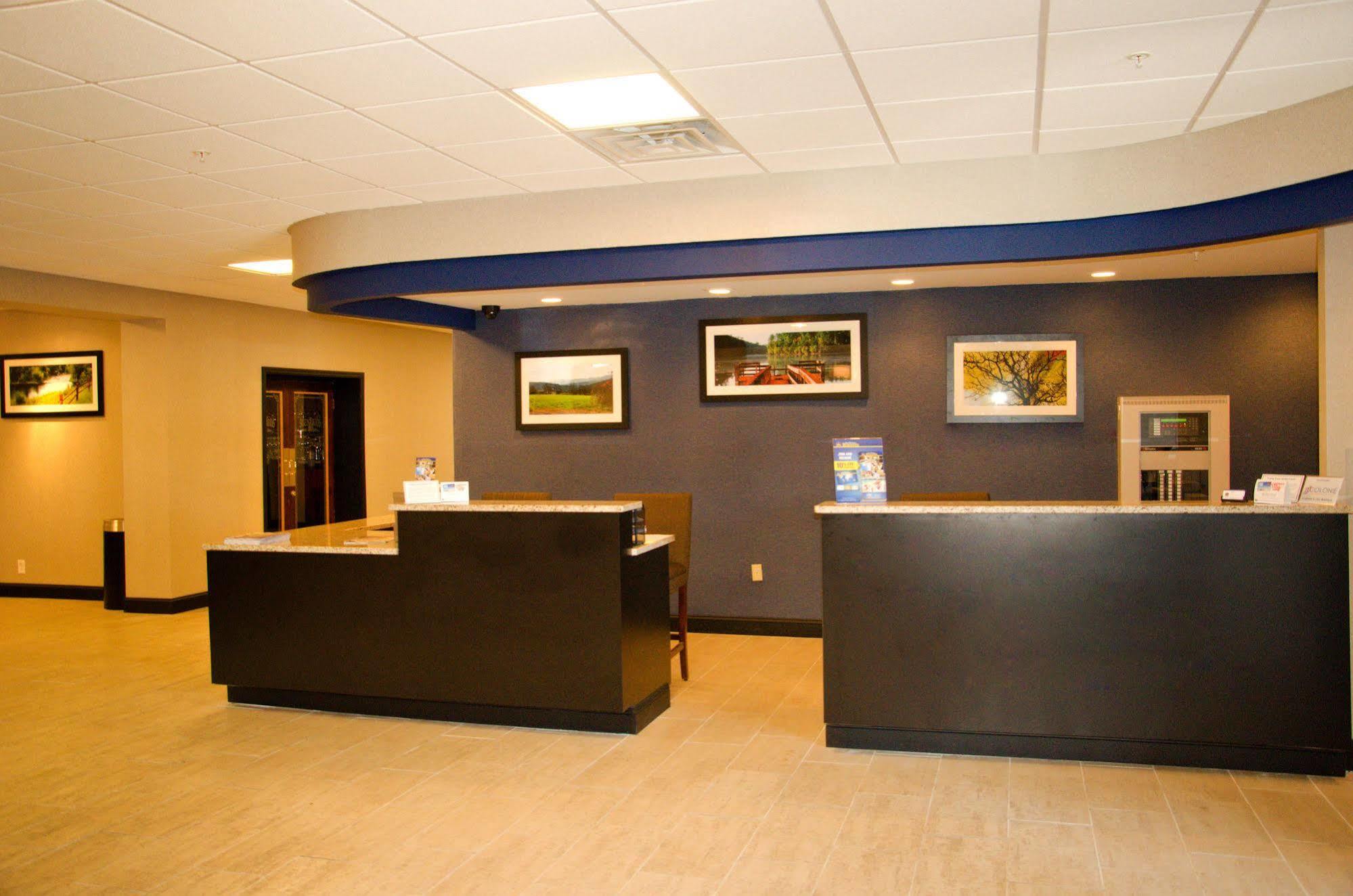 Airport 3* Albany